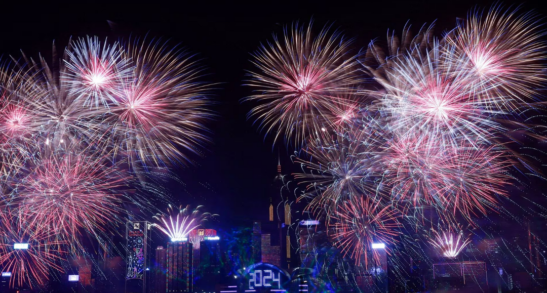 Unwrapping New Year Traditions: Surprising Stories from Across the Globe 🌏🎉