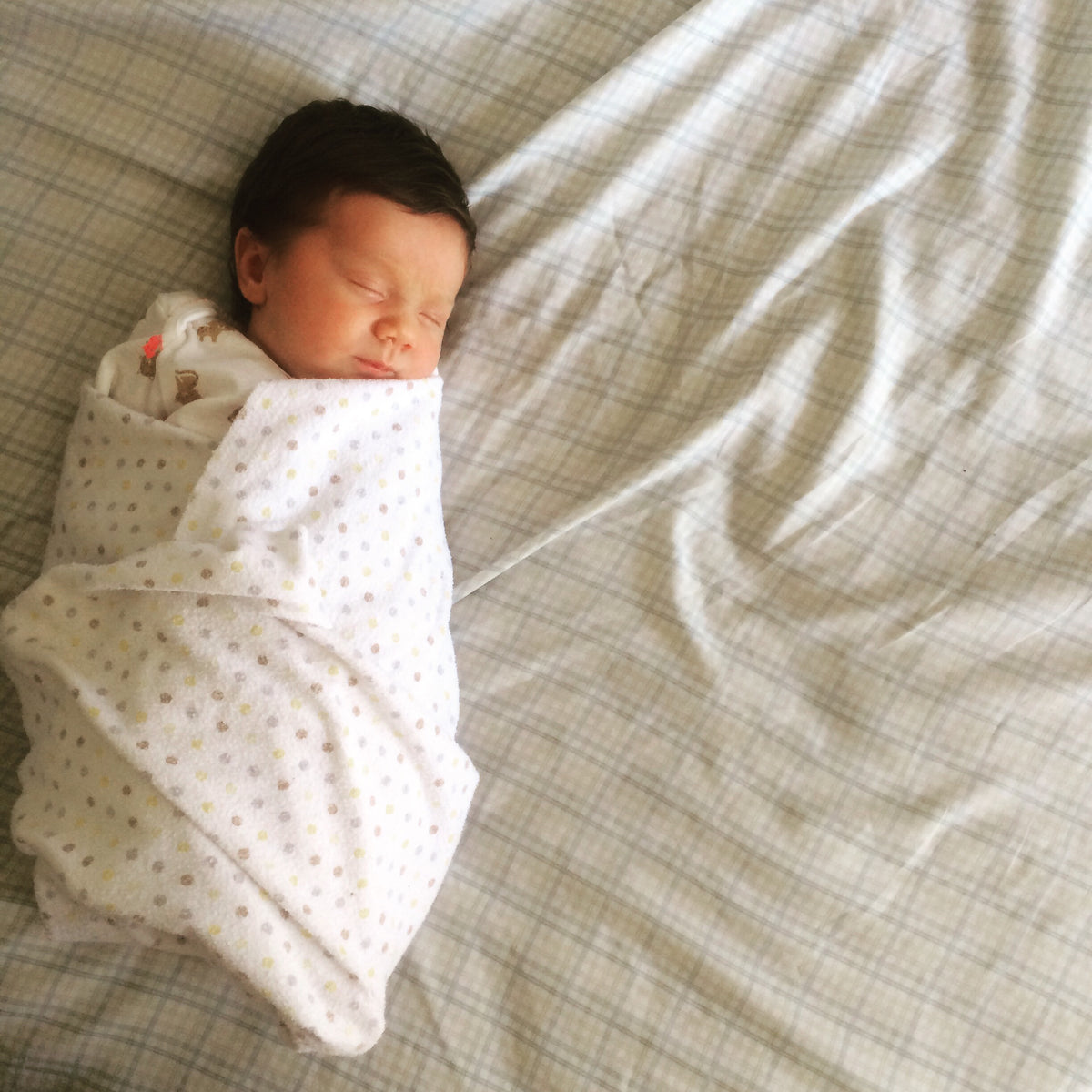 To Swaddle or Not to Swaddle? 🌟🤱
